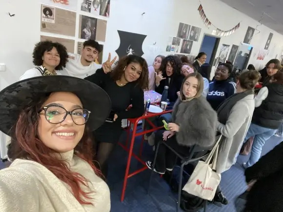 Une Journée Mémorable d’Halloween à l’École Sornas fête